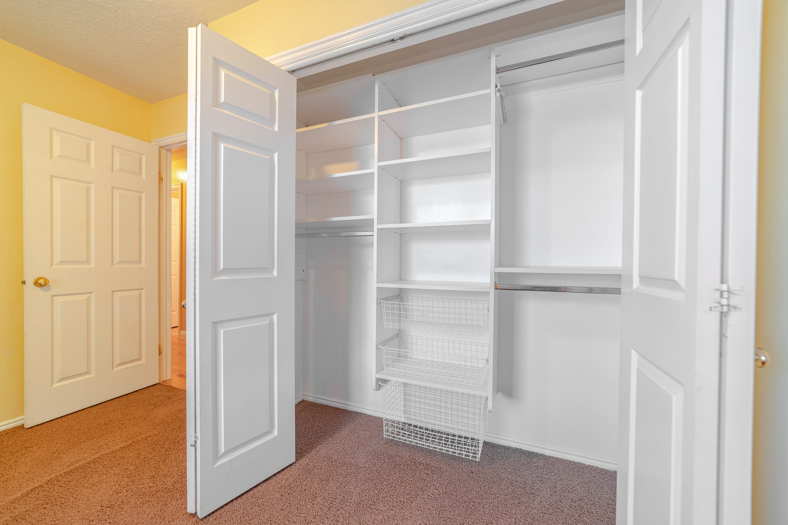 Too Small An Apartment For Walk In Wardrobe? Solve Your Problem With Corner Wardrobe!